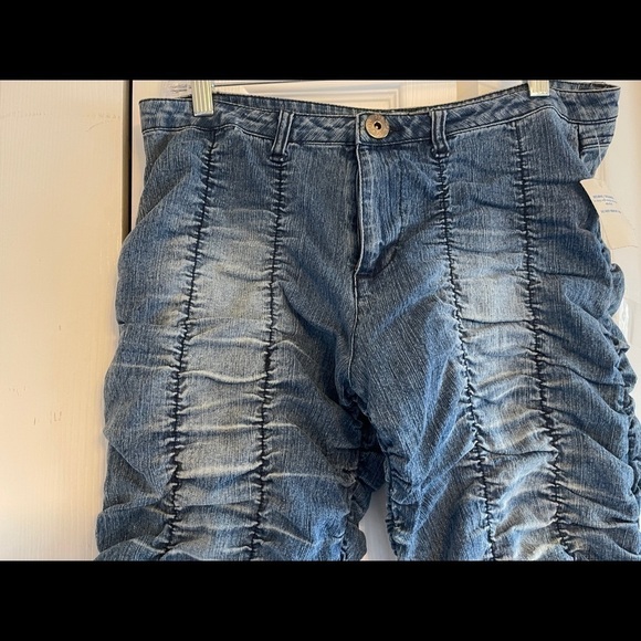 GODDESS elastic cinch cropped jean - Picture 6 of 10